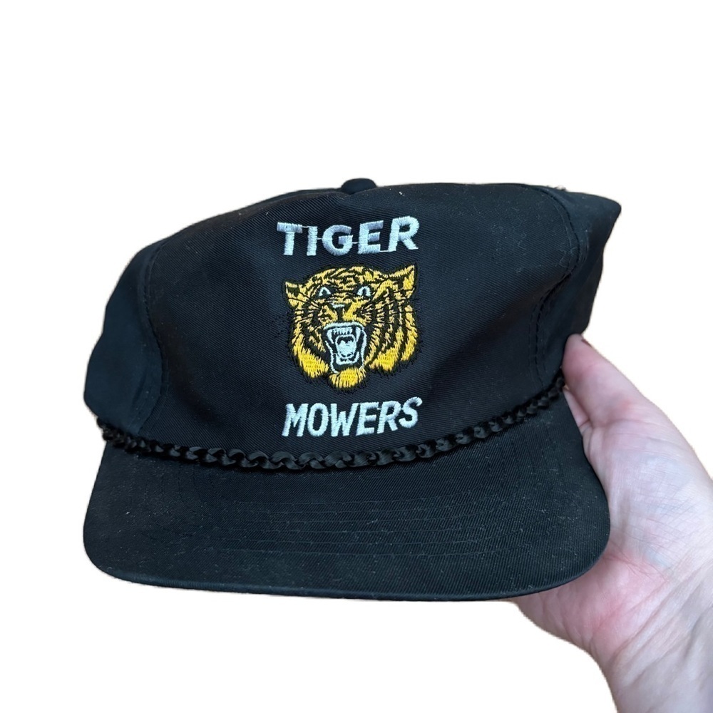 Vintage TIGER MOWERS Patch Black Mesh Snapback Trucker Farm Workwear Cap Hat